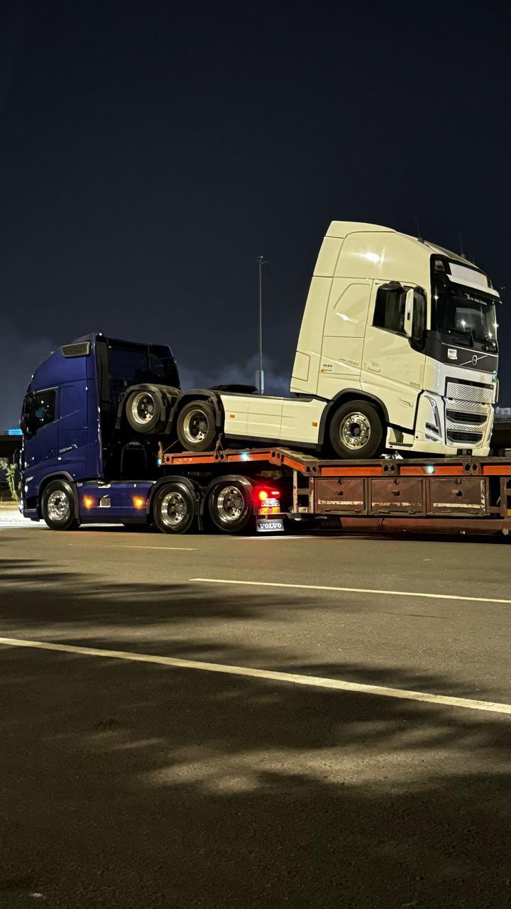 مقطورة نقل معدات